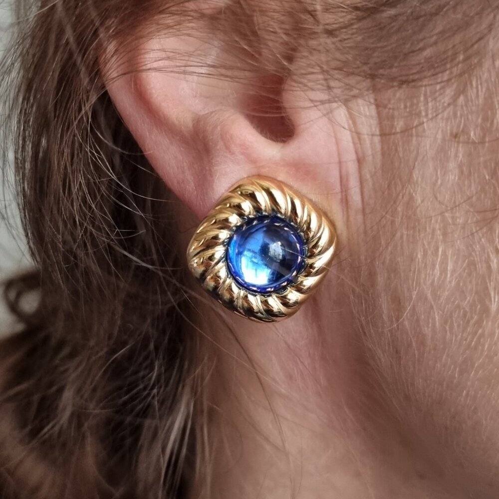 Rare Find Vintage Mogul Blue Glass 1980s Gold Tone Clip Earrings